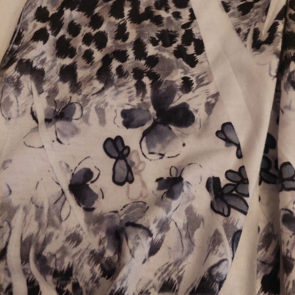 Simply Irresistible Black White Butterfly Pattern Top Flowy Lace Back Size PL - Picture 7 of 13